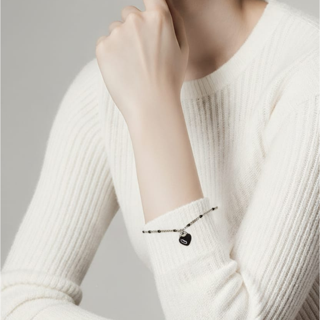 Bracciale in acciaio inossidabile con ciondolo a forma di cuore convesso smaltato nero