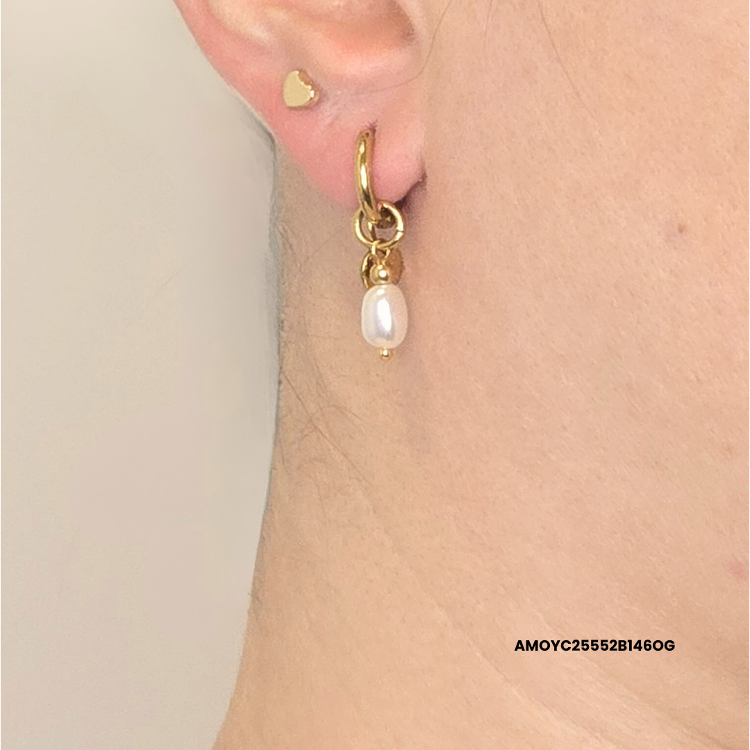 Steel hoop earrings with pearl pendant
