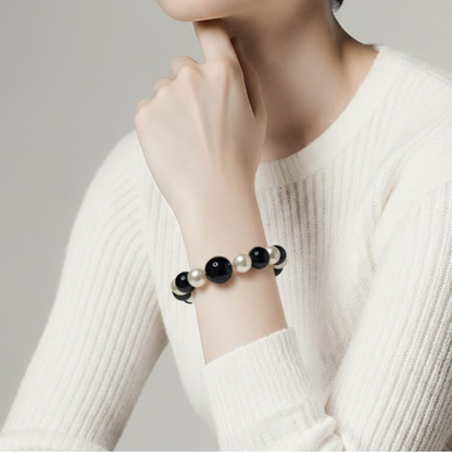 Bracciale con perle Swarovski bianche da 12 mm e pietra onice nera naturale