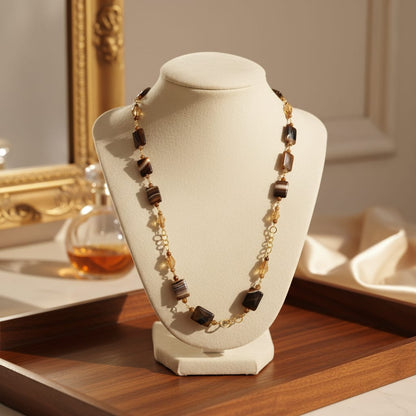 Collana in agata marrone e cristallo Swarovski: eleganza naturale nei toni della terra