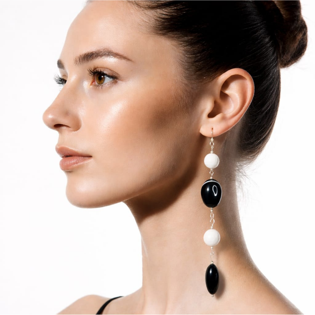 Pendientes de concha de satén y sardónice brasileña con detalles en plata de ley 925