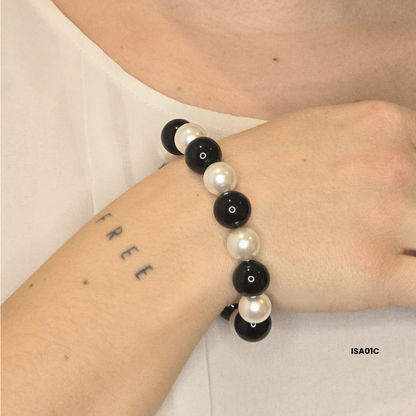 Bracelet with 12 mm white Swarovski pearls and natural black onyx stone