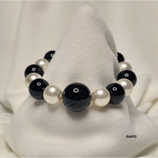 Bracelet with 12 mm white Swarovski pearls and natural black onyx stone