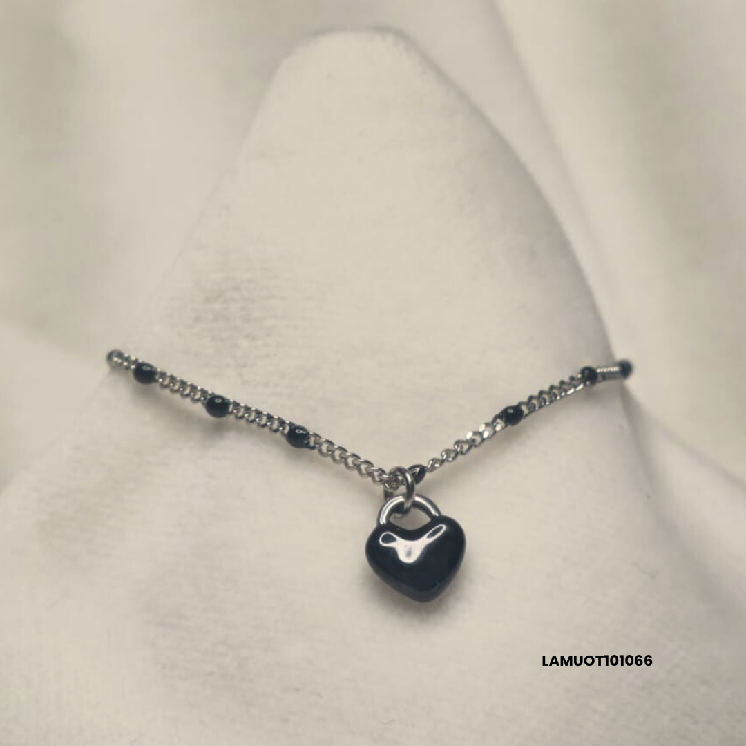 Stainless steel bracelet with black enamelled convex heart charm