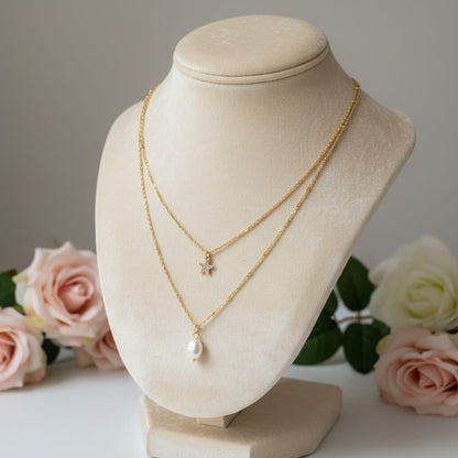 Collana a doppia catena in acciaio placcato oro con perla d'acqua dolce e ciondolo a forma di stella