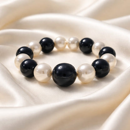 Bracciale con perle Swarovski bianche da 12 mm e pietra onice nera naturale